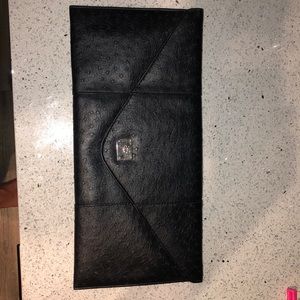 Black clutch